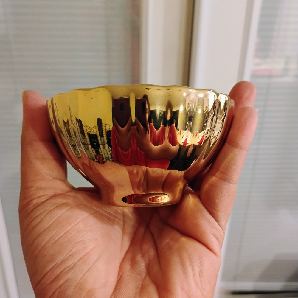 Gold and White Dragon Tea Cup - Picture 4 of 7